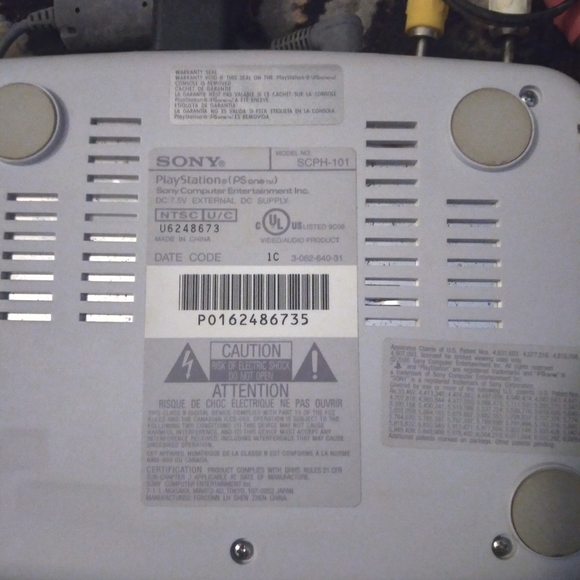 Sony PSone Mini Console with original controller and cables +FREE game - Picture 4 of 5